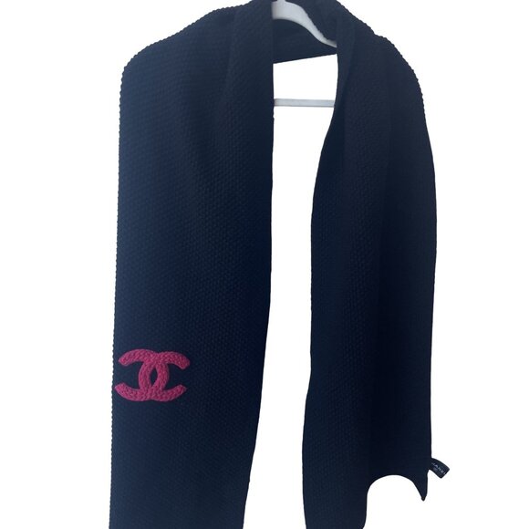 Chanel Navy Blue Knit Scarf With Pink Logo Embroidery Womens Winter Accessory - Picture 3 of 9